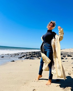 Jessie James Decker feet photo thumbnail