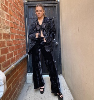 Hailee Steinfeld feet photo thumbnail