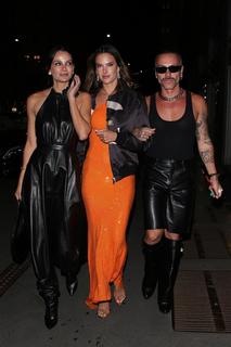 Alessandra Ambrosio feet photo thumbnail