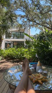 Lais Ribeiro feet photo thumbnail
