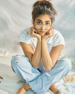 Pooja Hegde feet photo thumbnail