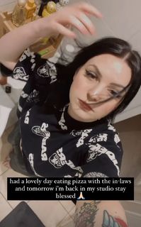 Emma Blackery feet photo 5