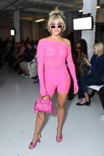 Ashley Roberts feet photo thumbnail