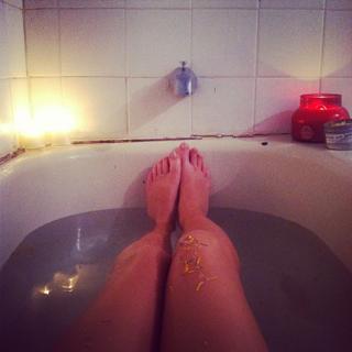 Emily Ratajkowski feet photo 4