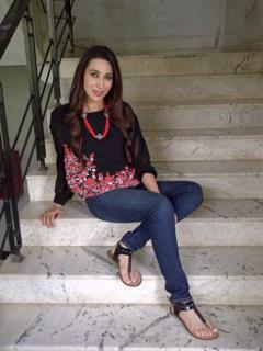 Karisma Kapoor feet photo thumbnail