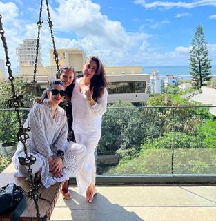 Kareena Kapoor feet photo thumbnail
