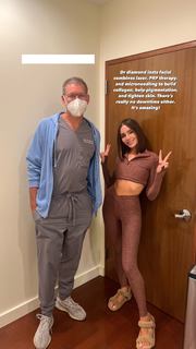 Olivia Culpo feet photo thumbnail