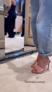 Ludovica Pagani feet photo thumbnail