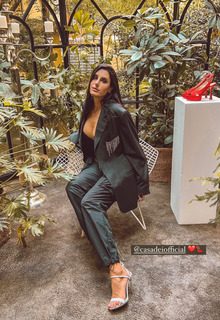 Valentina Vignali feet photo thumbnail