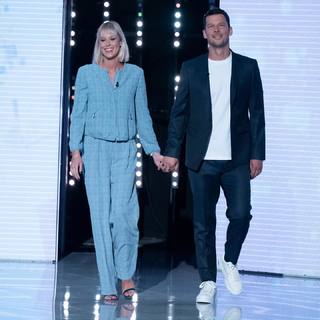 Federica Pellegrini feet photo thumbnail