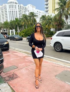 Claudia Romani feet photo thumbnail