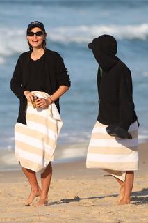 Phoebe Tonkin feet photo thumbnail