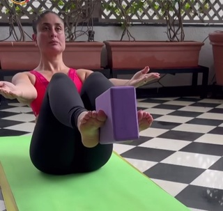 Kareena Kapoor feet photo thumbnail