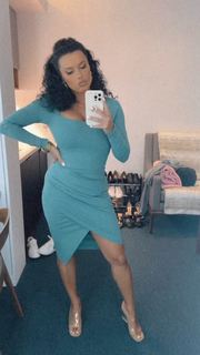 Joy Taylor feet photo thumbnail