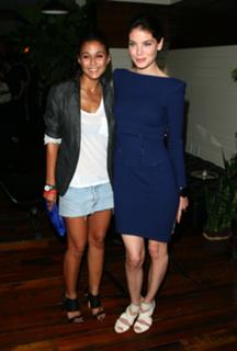 Michelle Monaghan feet photo thumbnail