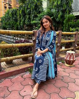 Anushka Sen feet photo thumbnail