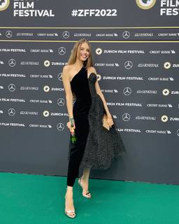 Xenia Tchoumitcheva feet photo thumbnail