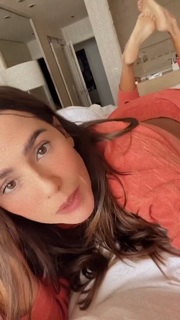 Deborah Secco feet photo thumbnail