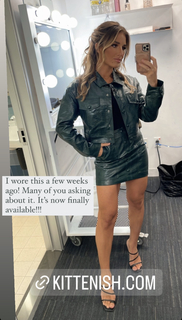 Jessie James Decker feet photo thumbnail