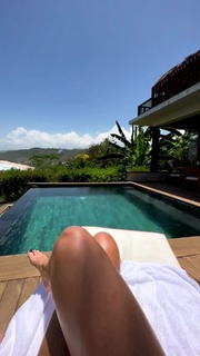 Justine Ezarik feet photo thumbnail