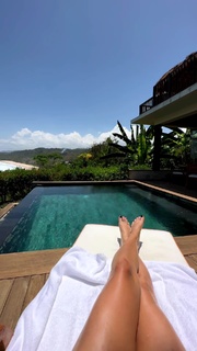 Justine Ezarik feet photo thumbnail