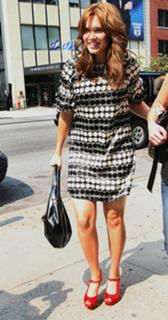 Mandy Moore feet photo thumbnail
