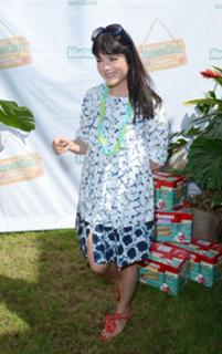 Selma Blair feet photo thumbnail