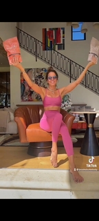 Brooke Burke feet photo thumbnail