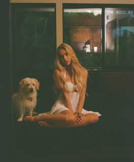 Alexis Ren feet photo thumbnail