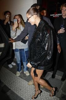 Hailey Bieber feet photo thumbnail