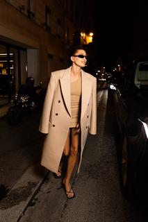 Hailey Bieber feet photo thumbnail