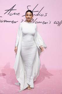 Kylie Jenner feet photo thumbnail