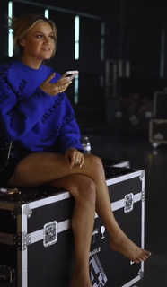 Kelsea Ballerini feet photo thumbnail