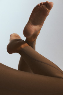 Julia Wieniawa-Narkiewicz feet photo thumbnail