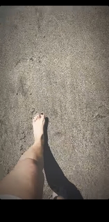 Kendra Wilkinson feet photo thumbnail