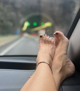 Adriane Galisteu feet photo thumbnail