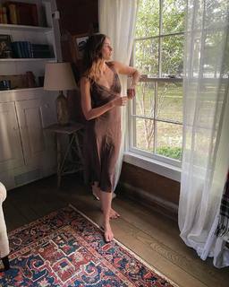 Taylor Hill feet photo thumbnail