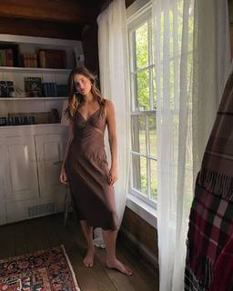 Taylor Hill feet photo thumbnail