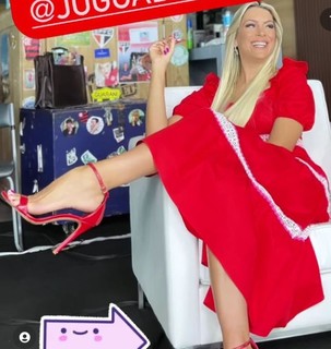 Renata Fan feet photo thumbnail