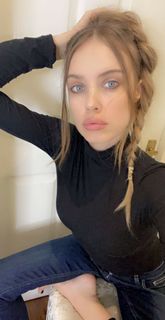 Xenia Tchoumitcheva feet photo thumbnail