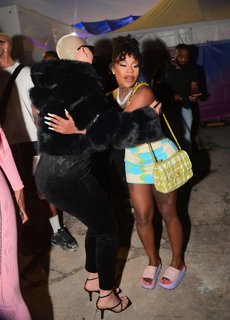 Amber Rose feet photo thumbnail