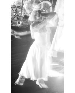 Aurora Aksnes feet photo thumbnail