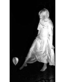 Aurora Aksnes feet photo thumbnail
