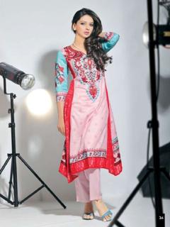 Saba Qamar feet photo 4