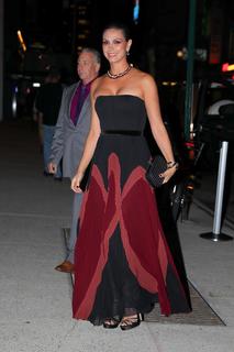 Morena Baccarin feet photo thumbnail