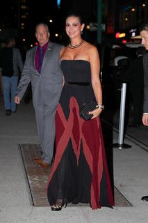 Morena Baccarin feet photo thumbnail