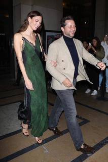 Karlie Kloss feet photo thumbnail