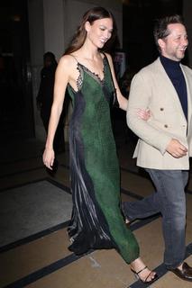 Karlie Kloss feet photo thumbnail