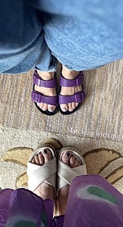 Karisma Kapoor feet photo thumbnail