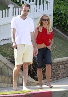 Britney Spears feet photo thumbnail